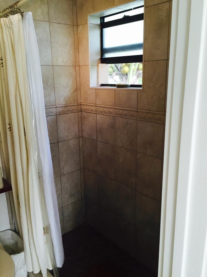 Hollywood Beach Suites Turks And Caicos Whitby Exterior foto